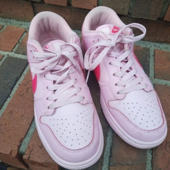 Triple Pink low dunks womens Size US 8.5 - Picture 2 of 11